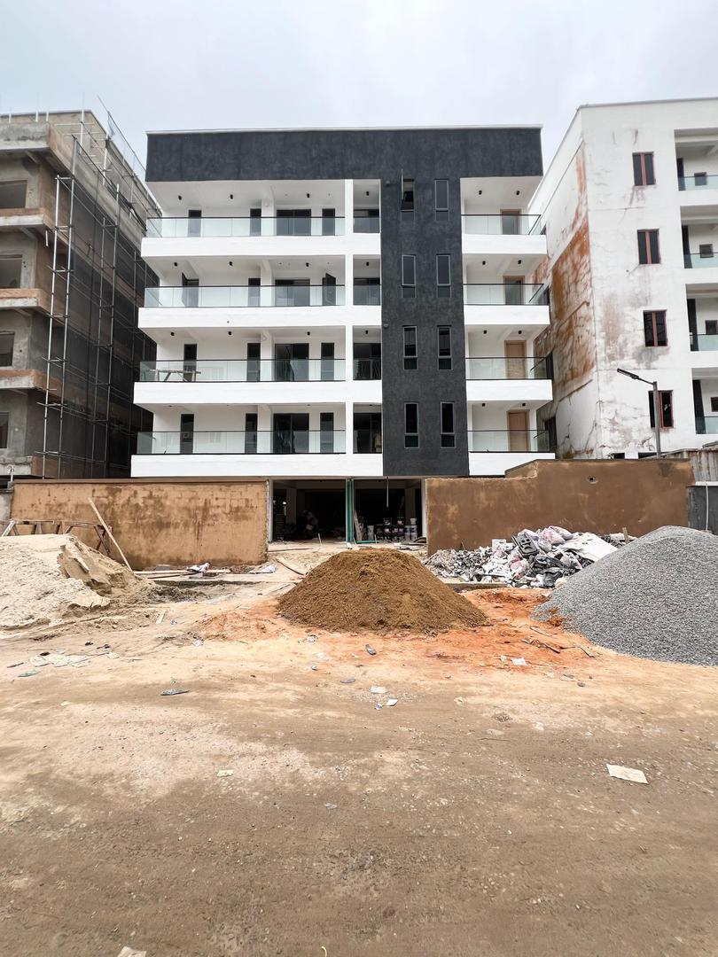 FULLY SERVICED 2 3BEDROOM APARTMENT.jpeg