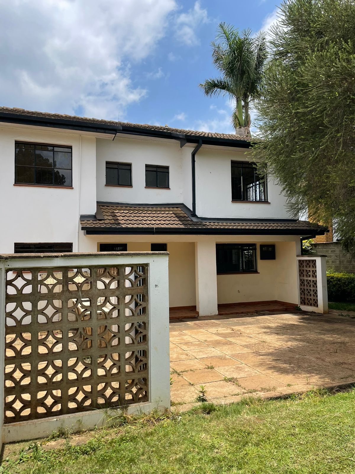 3side view. 4bedroom plus 1bedroom sq for sale in Mountain View Nairobi Kenya