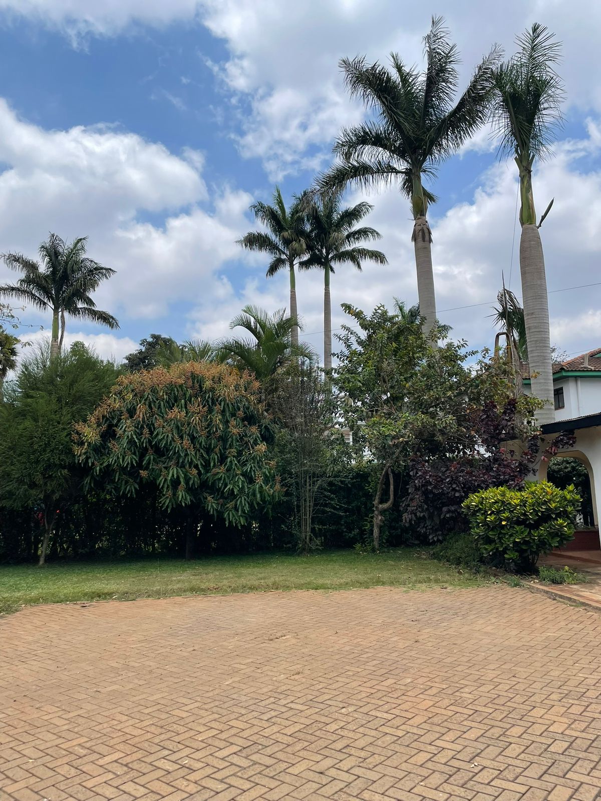 Space. 4bedroom plus 1bedroom sq for sale in Mountain View Nairobi Kenya